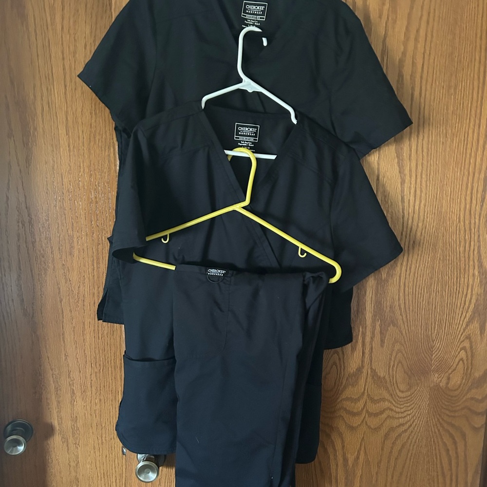 Women’s Cherokee Black Scrub Set Size L
